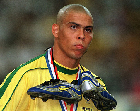 Cơn động kinh của Ronaldo tại World Cup 1998: Thuyết âm mưu và bí mật khủng khiếp