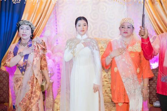 Lễ sắc phong công chúa châu Á bộ tộc Mindanao của Lý Nhã Kỳ