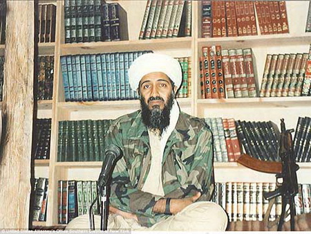 Xuất hiện ảnh hiếm của trùm khủng bố Osama Bin Laden tại nơi ẩn náu