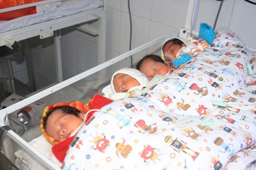 Ca sinh 4 hy hữu ở Hà Nội: Các cháu bé đã xuất viện