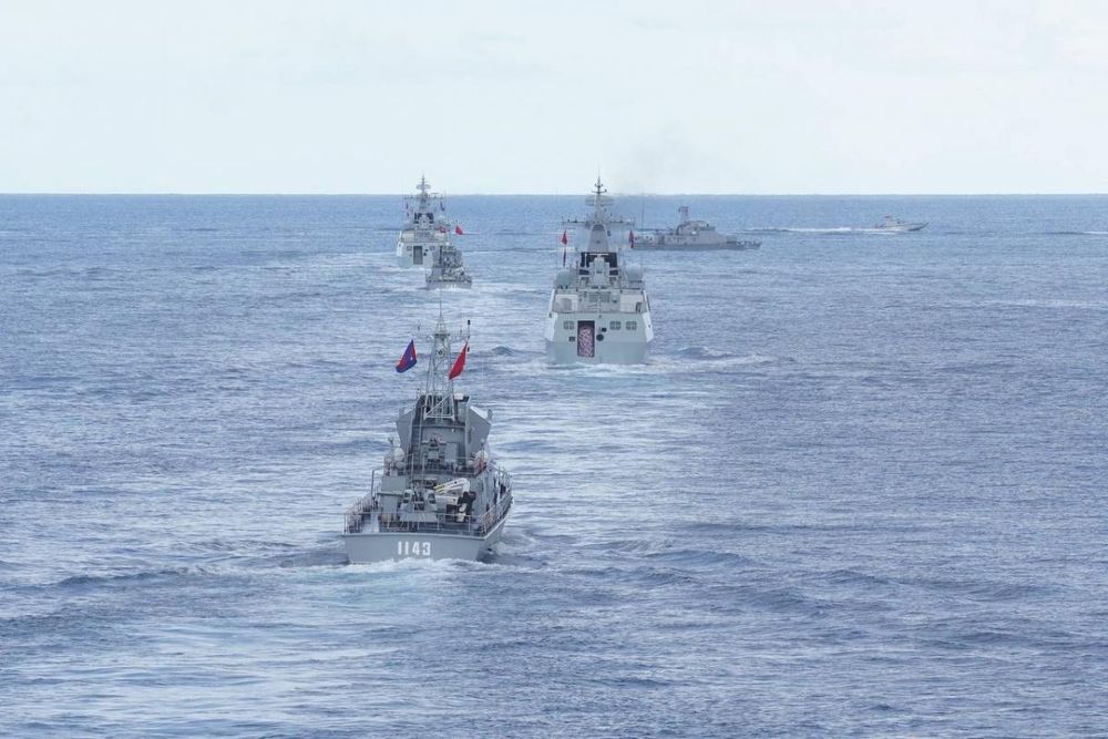 Campuchia bắn đạn thật trên biển