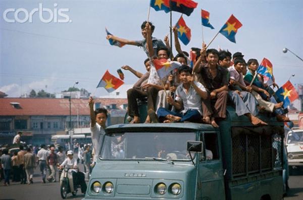 Những hình ảnh màu hiếm có của phóng viên quốc tế trong ngày chiến thắng lịch sử 30/4/1975