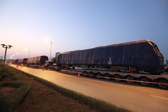 544 bánh xe siêu trường siêu trọng “hộ tống” đoàn tàu Cát Linh - Hà Đông