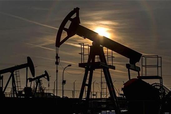 Giá dầu tăng mạnh nhất trong 7 tháng