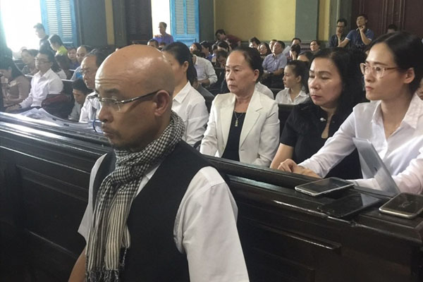 Vụ ly hôn vợ chồng Trung Nguyên: Chủ tọa phiên tòa xác nhận lại án phí