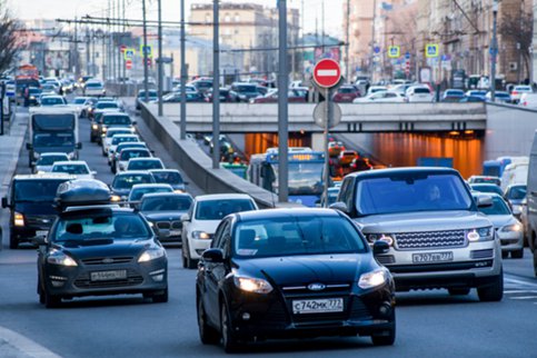Moskva: Cảnh báo đường trơn trượt vì băng giá, không nên sử dụng xe có lốp mùa hè