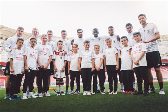 Người Đức làm gì trước giờ có vé đến Nga?