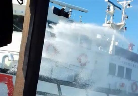 Tàu tuần tiễu Đài Loan tấn công, phun vòi rồng vào tàu cá Quảng Ngãi