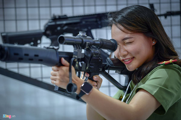 Dàn vũ khí hiện đại tại triển lãm quốc phòng ở Hà Nội