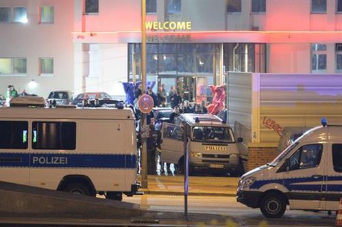 900 cảnh sát Đức đột kích nhà thổ