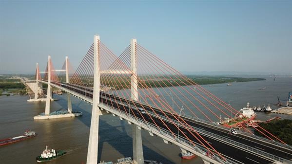 Cây cầu nối liền Hải Phòng - Quảng Ninh nhìn từ Flycam