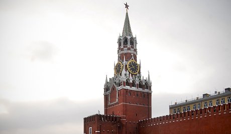 Trong tiếng chuông đồng hồ từ tháp cao…