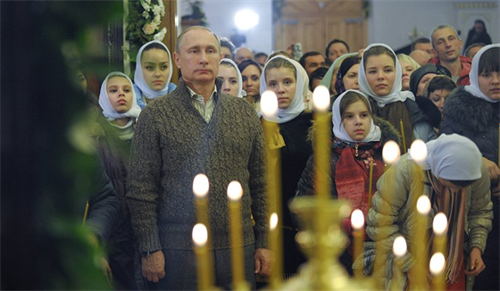 Ông Putin đón Giáng sinh ở nhà thờ làng quê