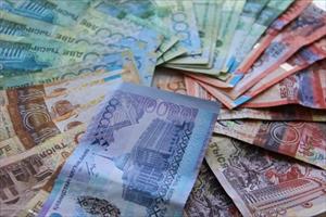 Ngân hàng Kazakhstan phá giá mạnh đồng nội tệ tenge