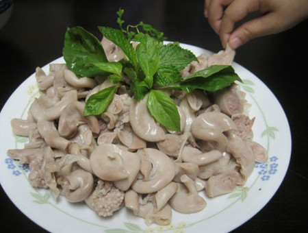 Dân Nhật học tiếng Việt, bán lòng lợn cho người Việt