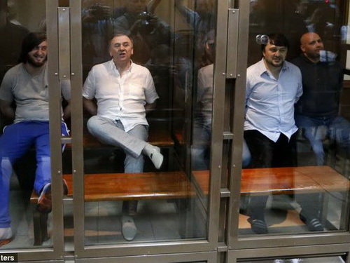 Hai kẻ giết nữ nhà báo Nga bị tòa án Nga kết án tù chung thân