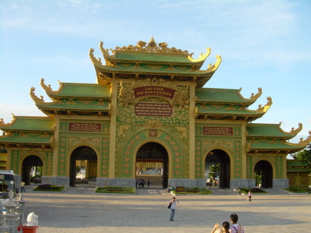 Chuyện của 2 đại gia Việt bỏ tiền xây chùa nghìn tỷ