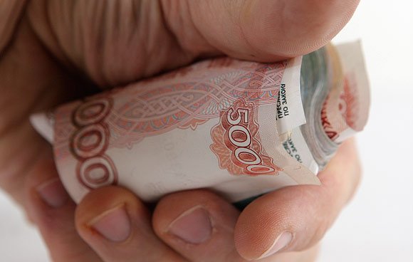 Nga: Từ tháng 1/2013 mức lương tối thiểu  là 5. 200 rúp