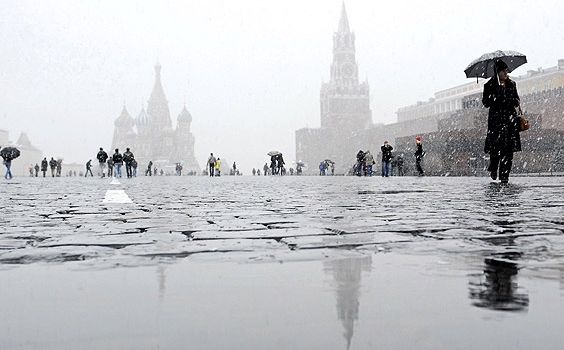 Moskva: Tuyết rơi, băng trơn , tài xế sẽ khổ sở vì ùn tắc