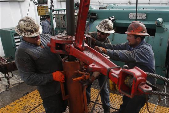 Giá dầu tiến sát mốc 35 USD/thùng, ghi nhận tuần tăng thứ 2 liên tiếp