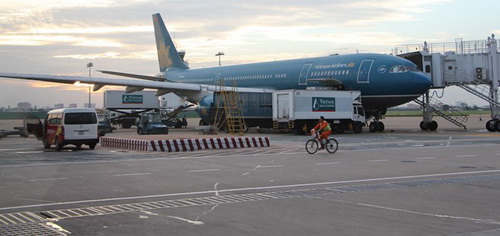 Tân Sơn Nhất đóng cửa một đường băng 4 ngày vì...sét đánh