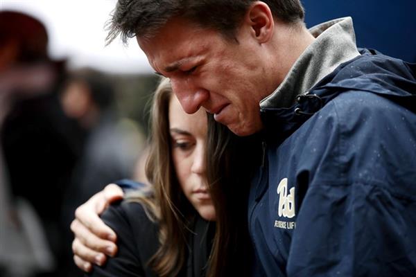 Hình ảnh xúc động trong lễ tưởng niệm các nạn nhân vụ xả súng ở Mỹ