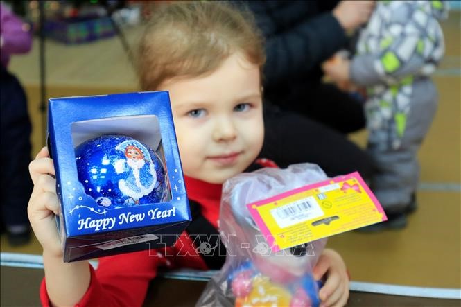 Cận cảnh công xưởng làm nên nụ cười Năm mới cho trẻ em Nga