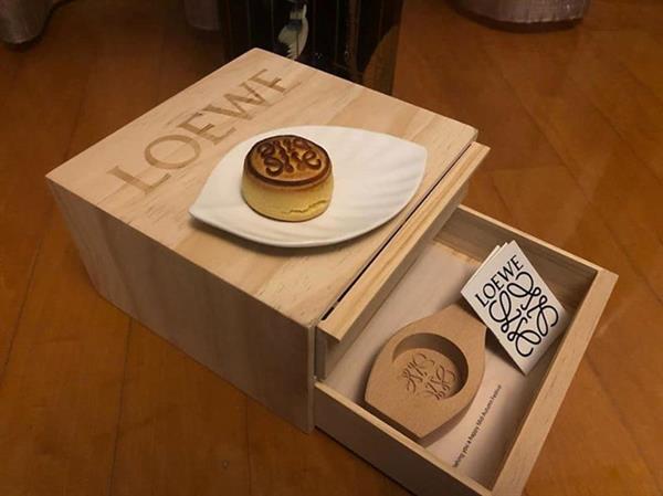 Bên trong hộp bánh Trung thu của hãng Dior Louis Vuitton có gì
