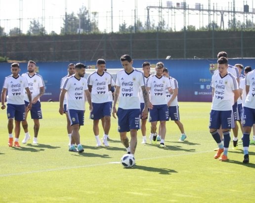 Ảnh Đẹp Messi cùng Argentina tự tin hành quân đến Nga