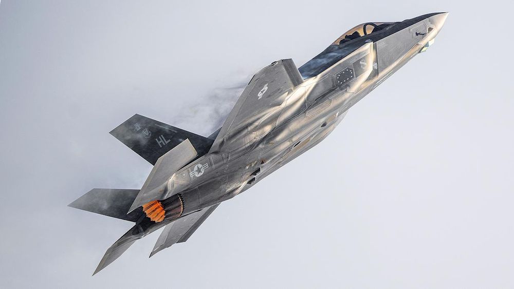 Tên lửa Houthi suýt bắn trúng tiêm kích tàng hình F-35 của Mỹ