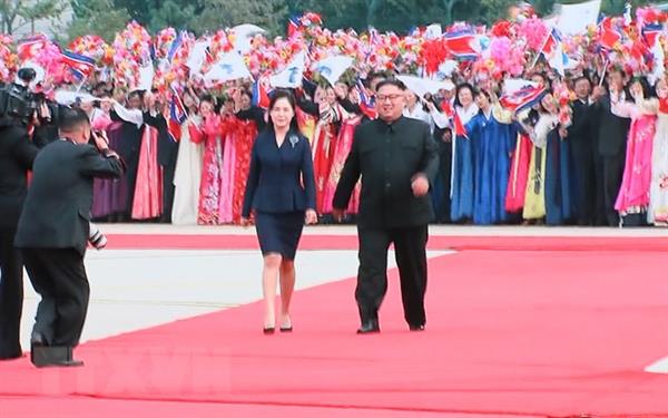 Nhà lãnh đạo Triều Tiên bất ngờ đón tiếp Tổng thống Hàn Quốc ở sân bay