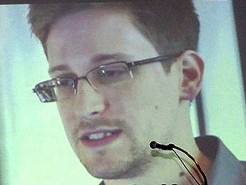 Snowden đồng ý cưới cựu điệp viên Nga