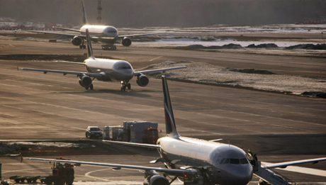 Máy bay Nga hạ cánh khẩn cấp vì vụ cãi cọ trong toilet
