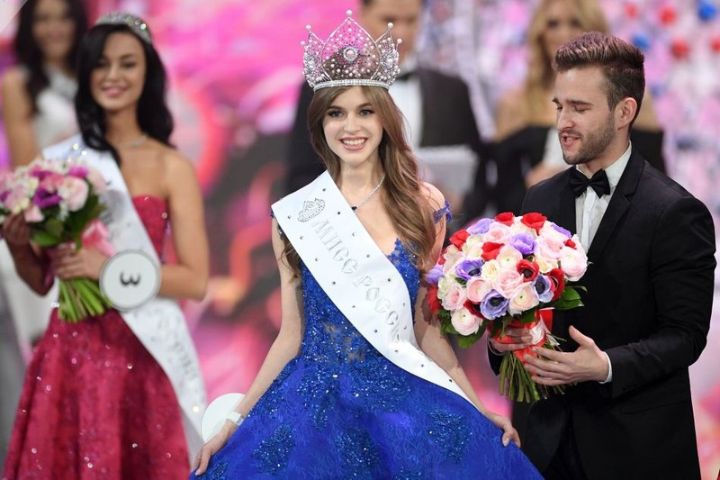 Cô gái 20 tuổi đẹp tựa thiên thần đăng quang Hoa hậu Nga 2019