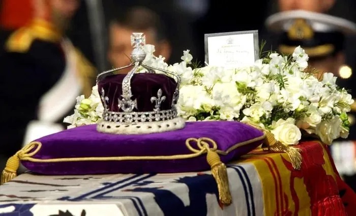 Ấn Độ đòi lại viên kim cương trên vương miện Nữ hoàng Anh