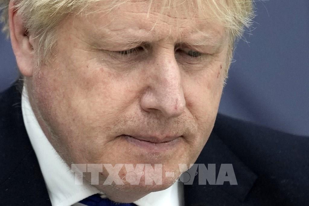 Thủ tướng Anh xin lỗi do vi phạm quy định phòng dịch