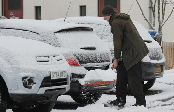 Nga: Rét -55°C, cầm xẻng tìm ô tô