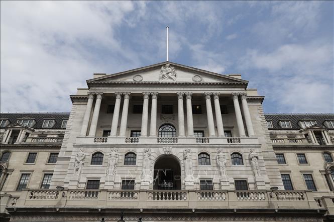 Ngân hàng Trung ương Anh cảnh báo tăng mạnh lãi suất