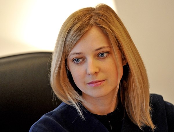 Nữ bộ trưởng xinh đẹp của Crimea gây sốt trên mạng