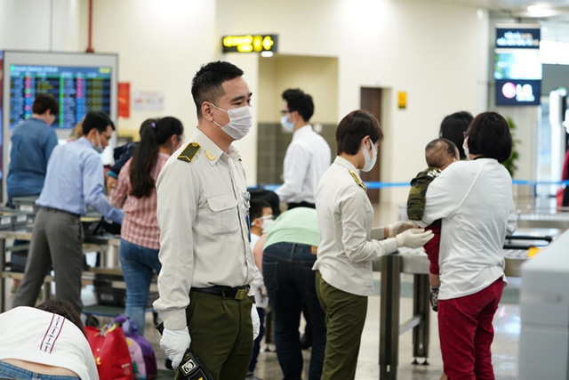 Sân bay Nội Bài đề nghị xét nghiệm COVID-19 cho 3.200 người đang làm việc tại đây