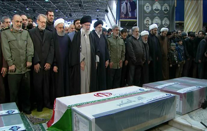 Đại giáo chủ Iran khóc than và cầu nguyện cho tướng Soleimani
