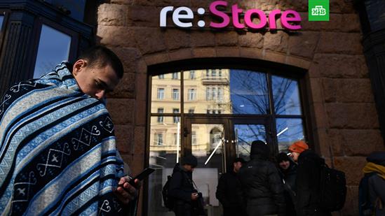 Moskva: Kiên nhẫn xếp hàng chờ iPhone X trong giá lạnh