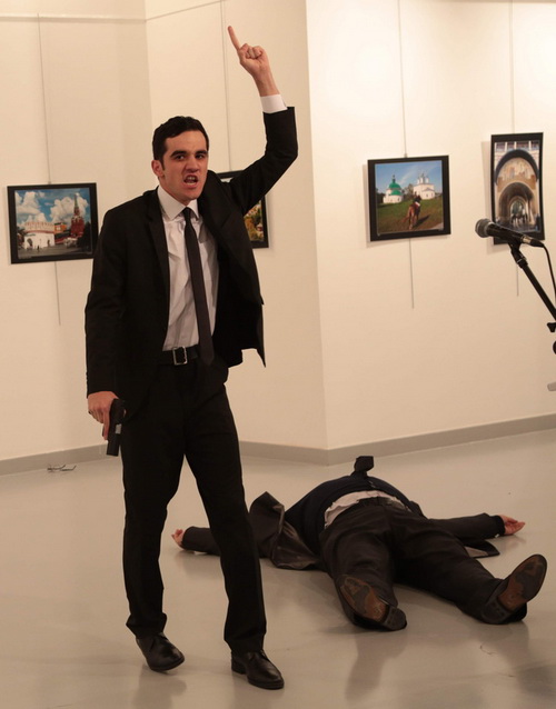 Tác giả bức ảnh ám sát đại sứ Nga gây chấn động 