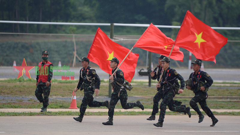 Việt Nam và Nga tranh tài trong chặng đua ''Về đích''