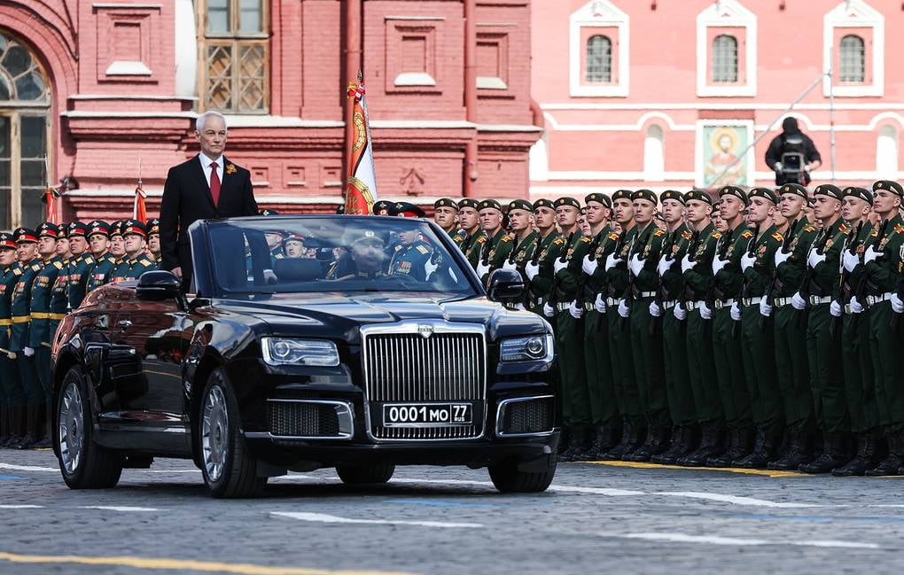 ''Quái thú'' Aurus Senat gầm vang Quảng trường Đỏ, biểu tượng quyền lực Nga lộ diện