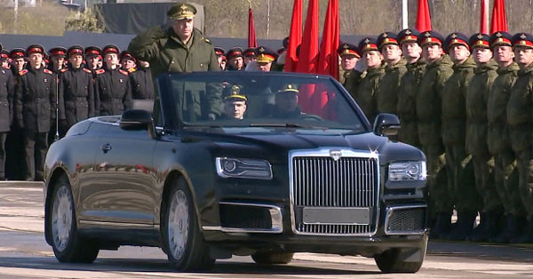 Siêu xe mới của Tổng thống Putin được lái thử trước cuộc diễu hành
