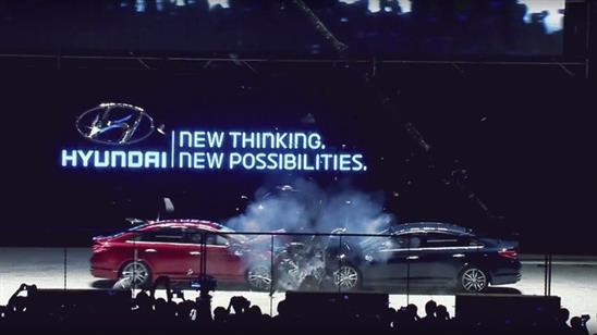 Hai xe Hyundai Sonata đâm nhau để chứng minh 