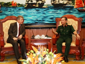 Thượng tướng Trương Quang Khánh tiếp Đại sứ Nga