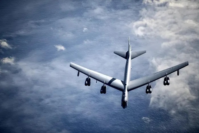 'Pháo đài bay' B-52 Mỹ thả bom khi tập trận tại Thụy Điển