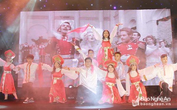 Ấn tượng đêm hoài niệm nước Nga của học sinh trường Phan